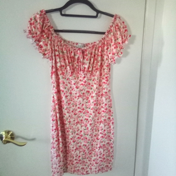 Justify Dresses & Skirts - Flattering dress..perfect for Spring or Summer